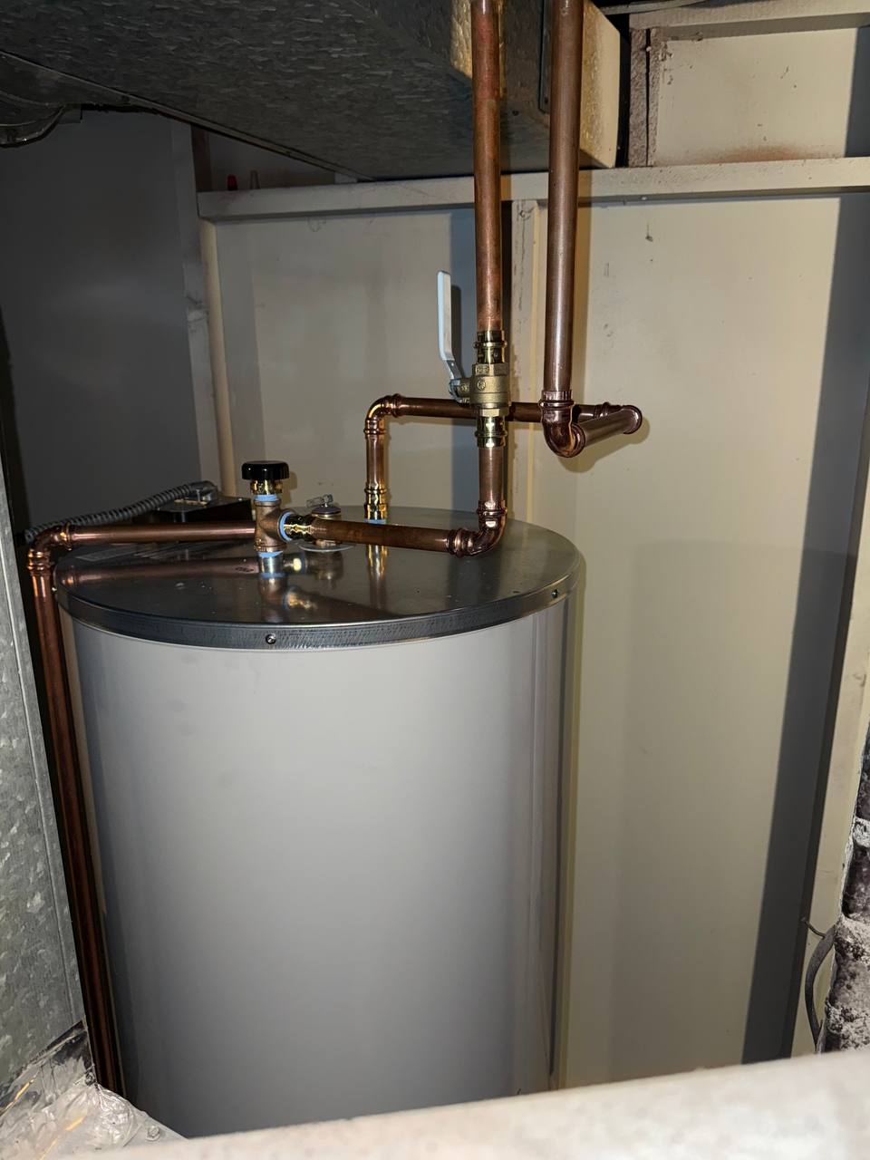 Water heater with copper supply lines and lever shut-off valve in a basement